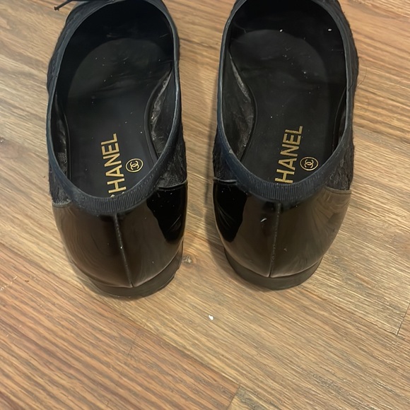 Chanel lace and patent toe black classic flats - Picture 3 of 4